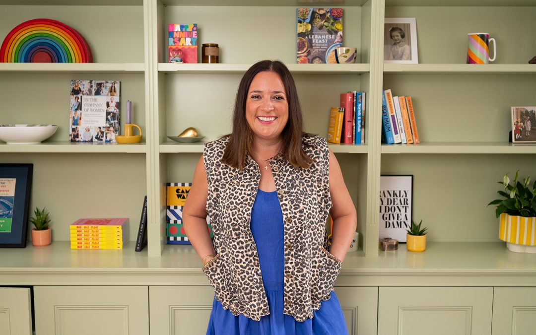 Personal Branding Photography for Authors, Speakers & Mentors: A Colourful, At-Home Shoot with Sara